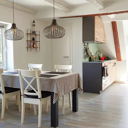 Altstadt-apartment Mit Terrasse Und Homeoffice-arbeitsplatz Apartamento