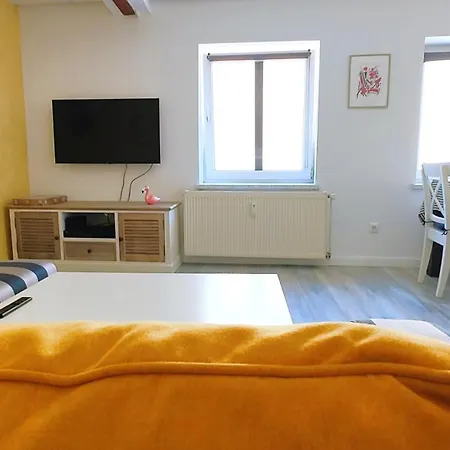 Altstadt-apartment Mit Terrasse Und Homeoffice-arbeitsplatz Apartamento